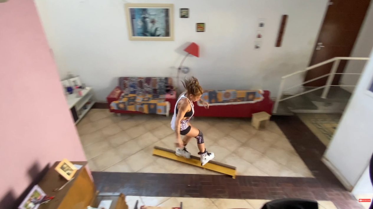 Fabiola da Silva Patinadora Slide em casa