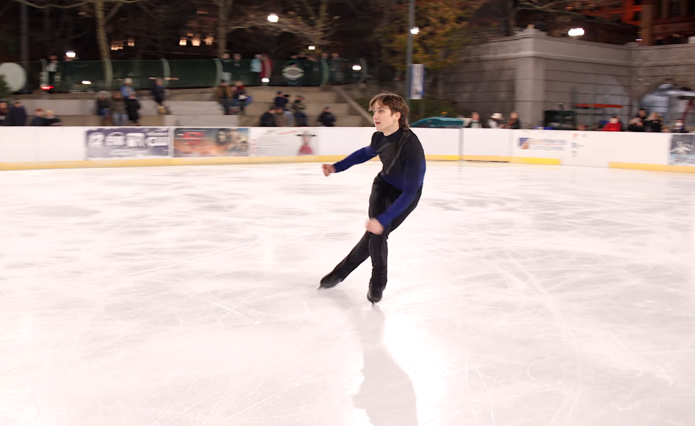 Philip Baker performs to Lady Antebellum at the 2022 Providence Tree Lighting (8 of 16)