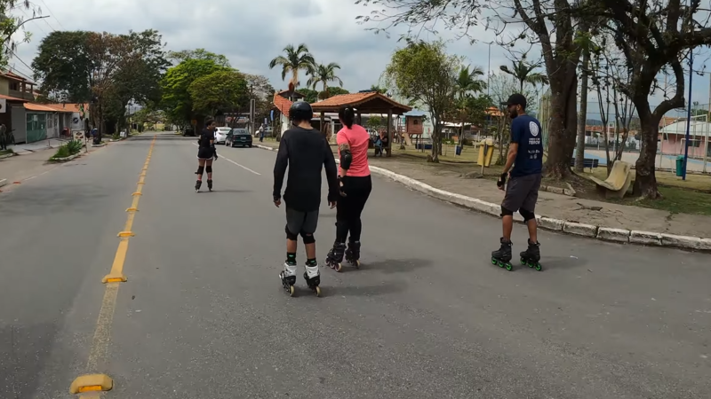 Urban suave com amigo em Itatiaia RJ. Freeskate patins inline.